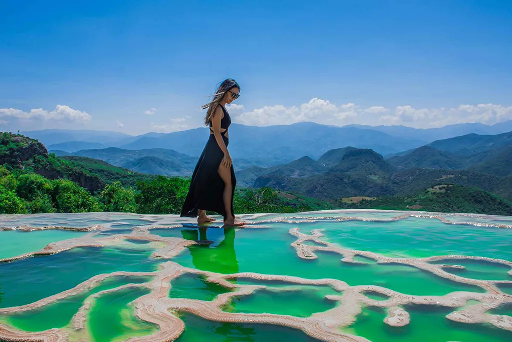 Hierve el Agua: Cascadas Petrificadas y Pozas